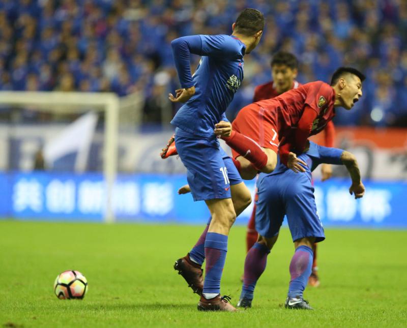 今日马拉多纳与梅西球坛巨星的传奇对决